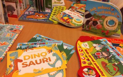 Žáci ZŠ Mitušova darovali knihy našemu zařízení